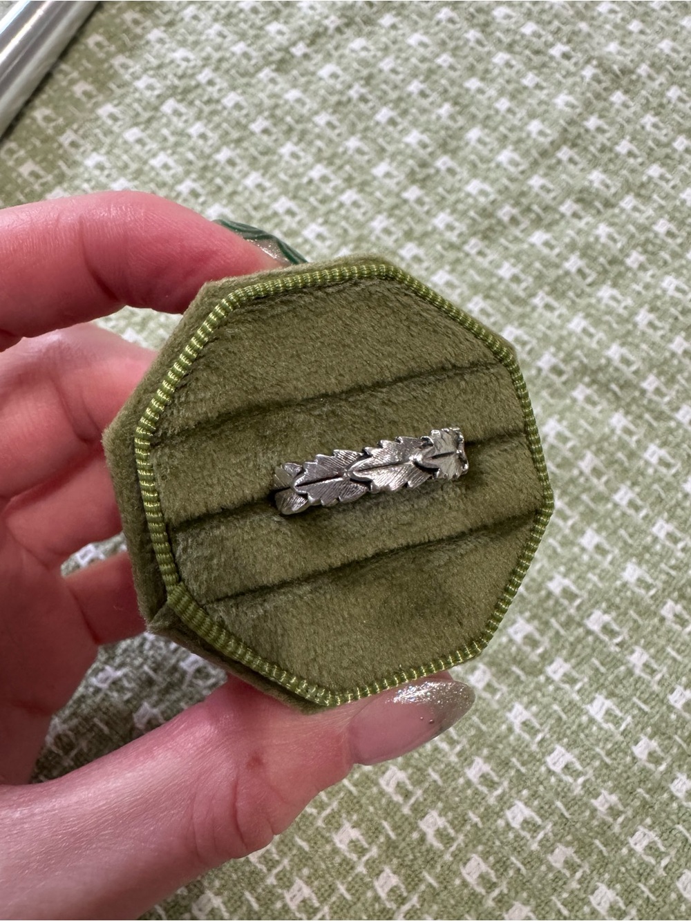 VINTAGE AVON- Silver Leaf Band Ring